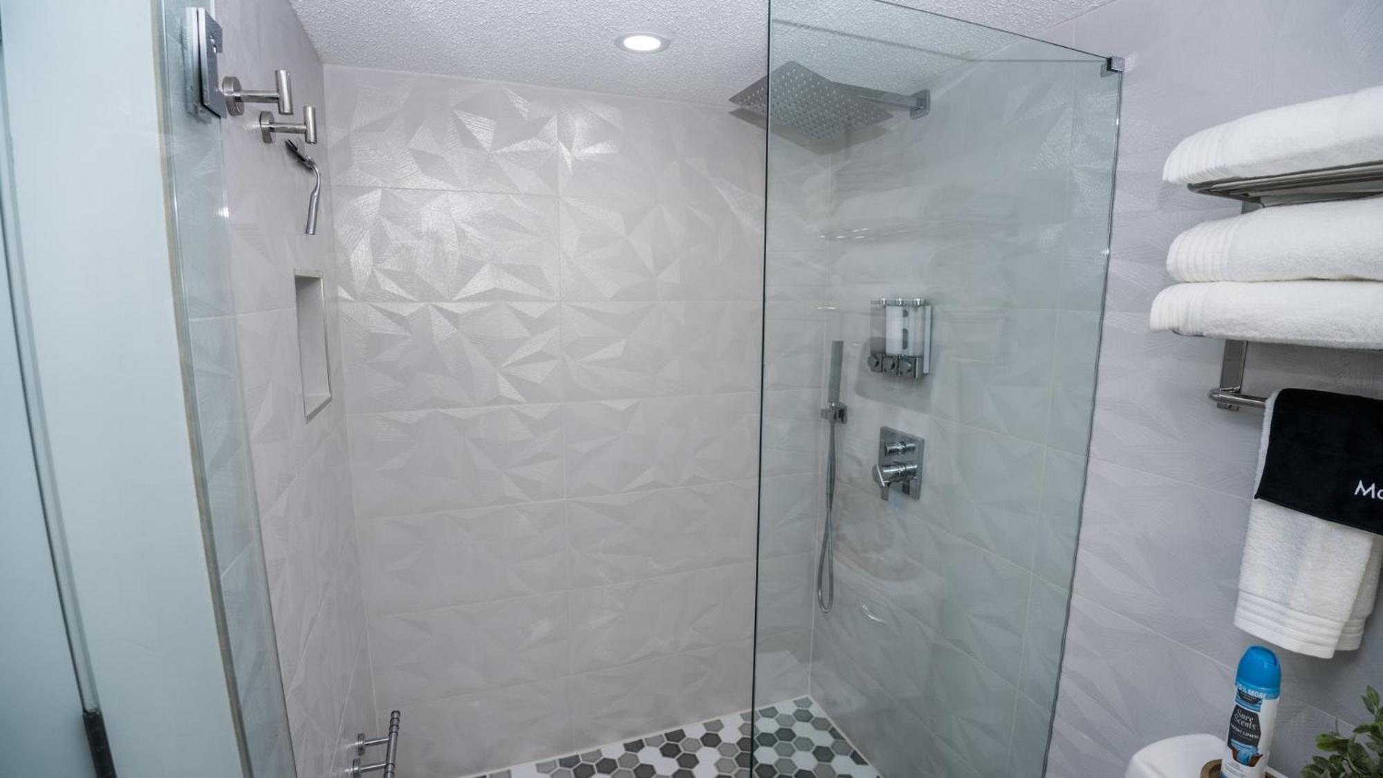 New Rental - 3Br 3Ba Corner Beachfront - 2024 Remodel - 3 Pools, Tiki Hut, Gym, Tennis Панама-Сити Экстерьер фото